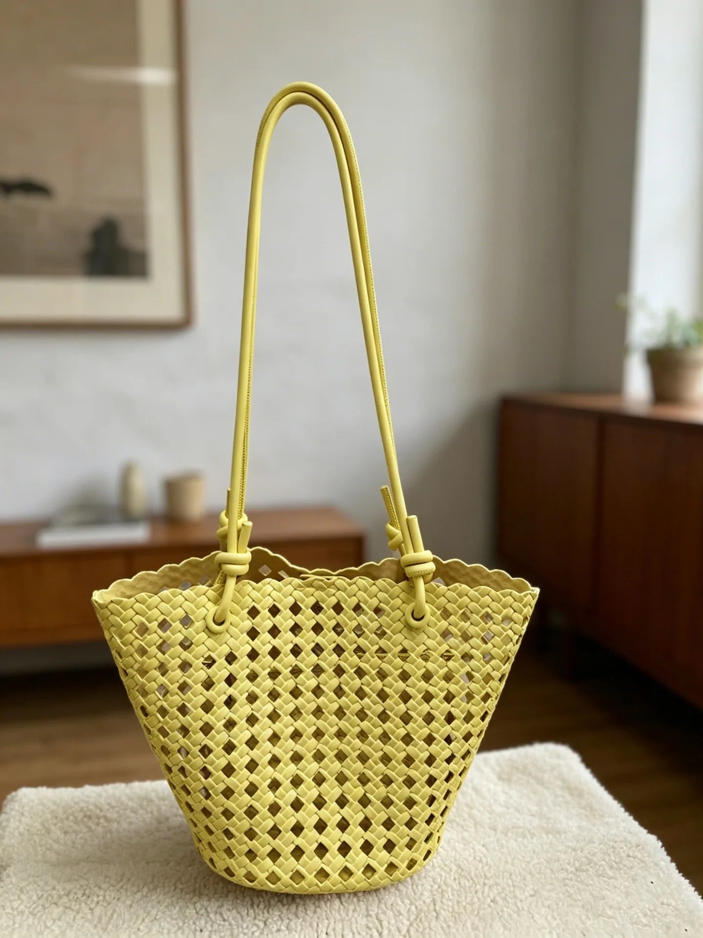 Women's handbag shoulder bag，2026New fashionable and trendy versatile niche hollow woven bag, vegetable basket bag, hand-held un