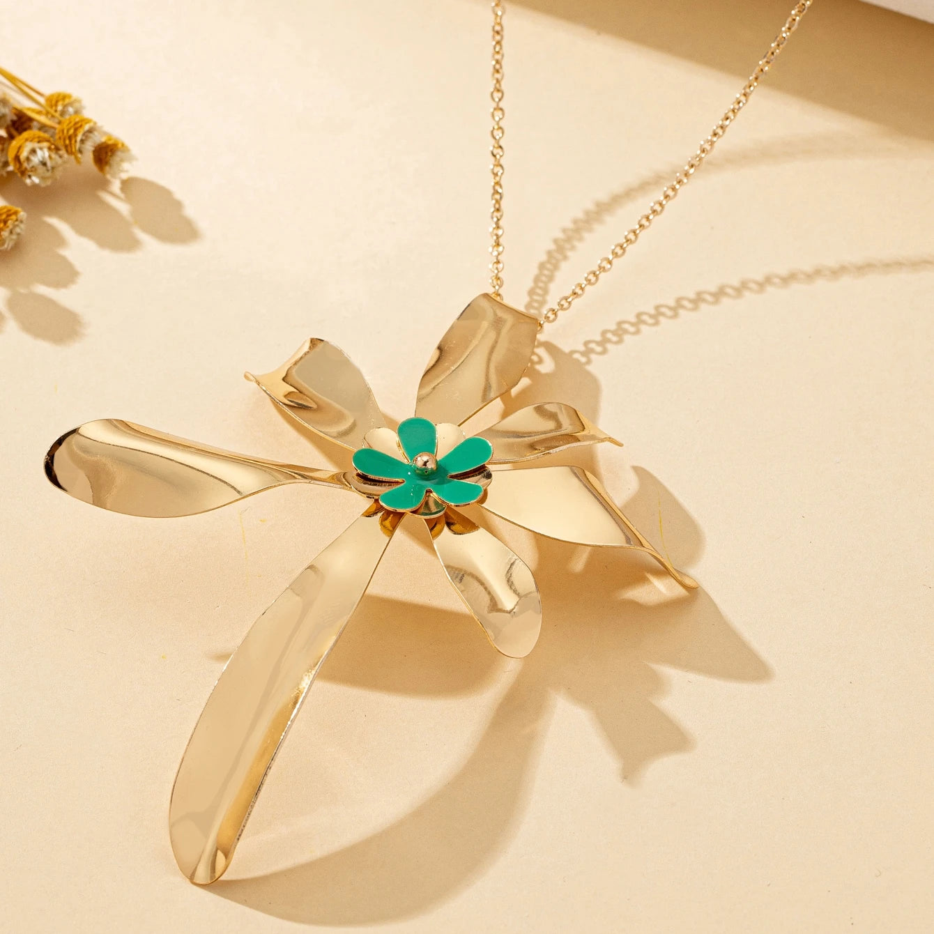Women's Jewelry Set: Exaggerated Metal Flower Center with Green Enamel Craftsmanship, Earrings and Necklace Set, Suitable for Daily Wear and Vacation